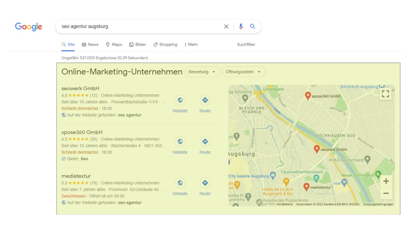 Bei der Suche bei Google nach "seo agentur augsburg" wird das Local Pack angezeigt. Rechts sieht man eine Karte, in der unterschiedliche Unternehmen eingezeichnet sind, links eine Auflistung dieser Unternehmen.